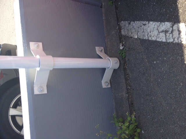 platine murale à mât vertical